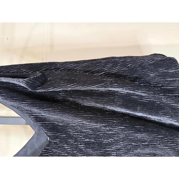 Chloe Oliver Medium Black Textured Women's Tank Top with Front Tie - Picture 4 of 7